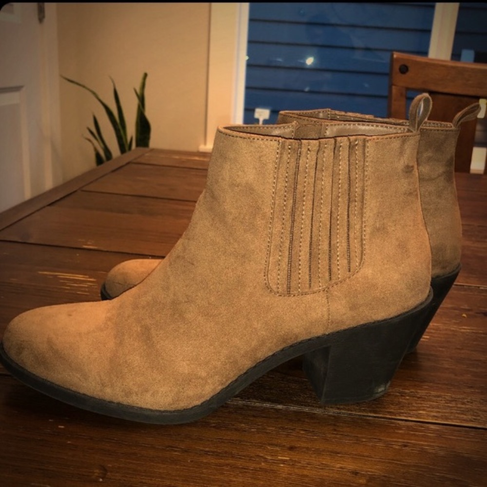 [SOLD] Forever 21 tan ankle boots - Picture 2 of 2